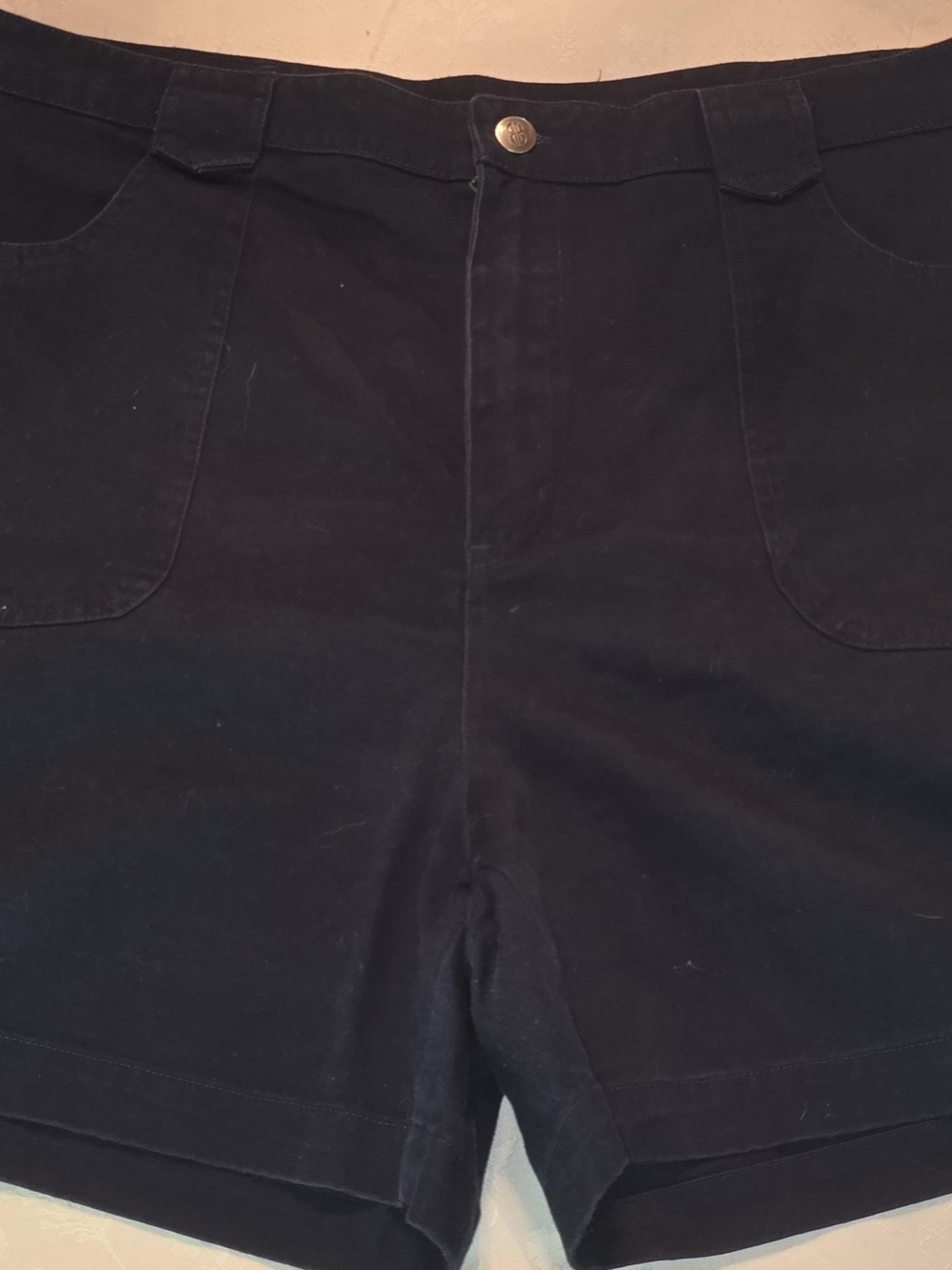 Vintage navy blue Bill Blass Jeanswear high-rise denim shorts in a women's size